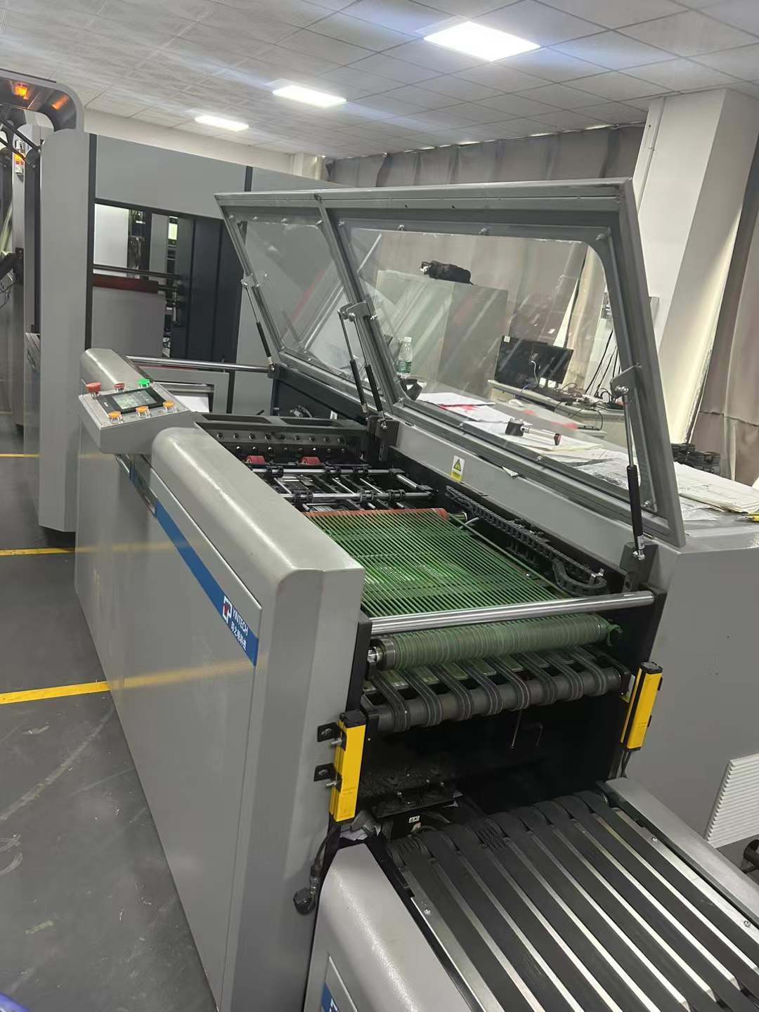 韓國(guó)客戶數(shù)碼印刷設(shè)備